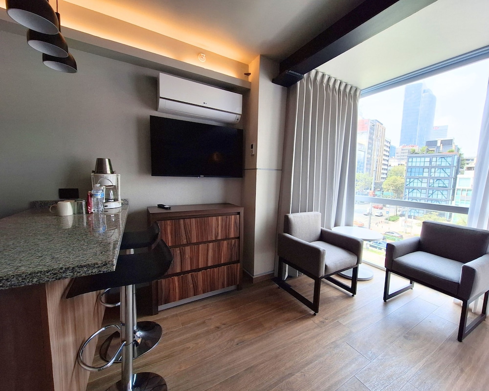 Hotel Block Suites