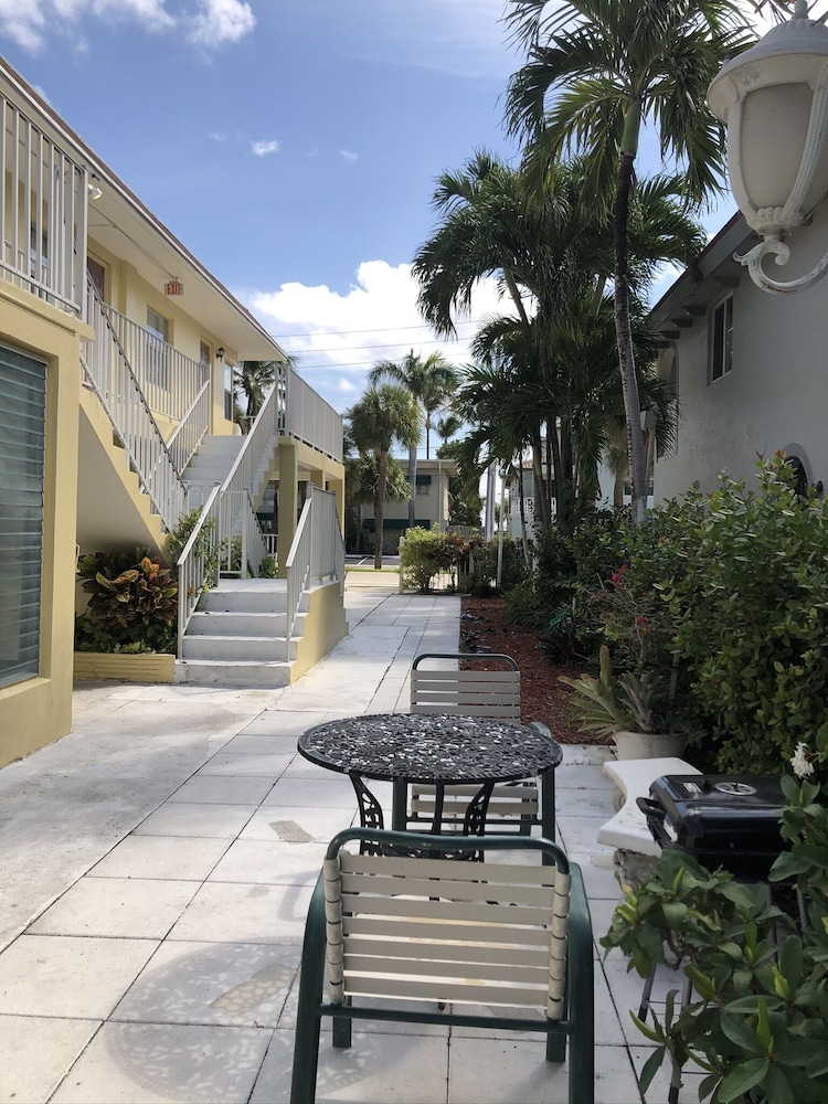 Dee Jay Beach Resort in Lauderdale-By-The-Sea, United States