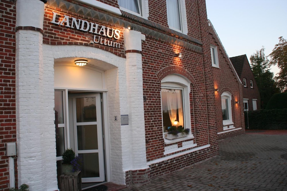 Hotel Garni Landhaus Uttum - carbon neutral hotel in Emden