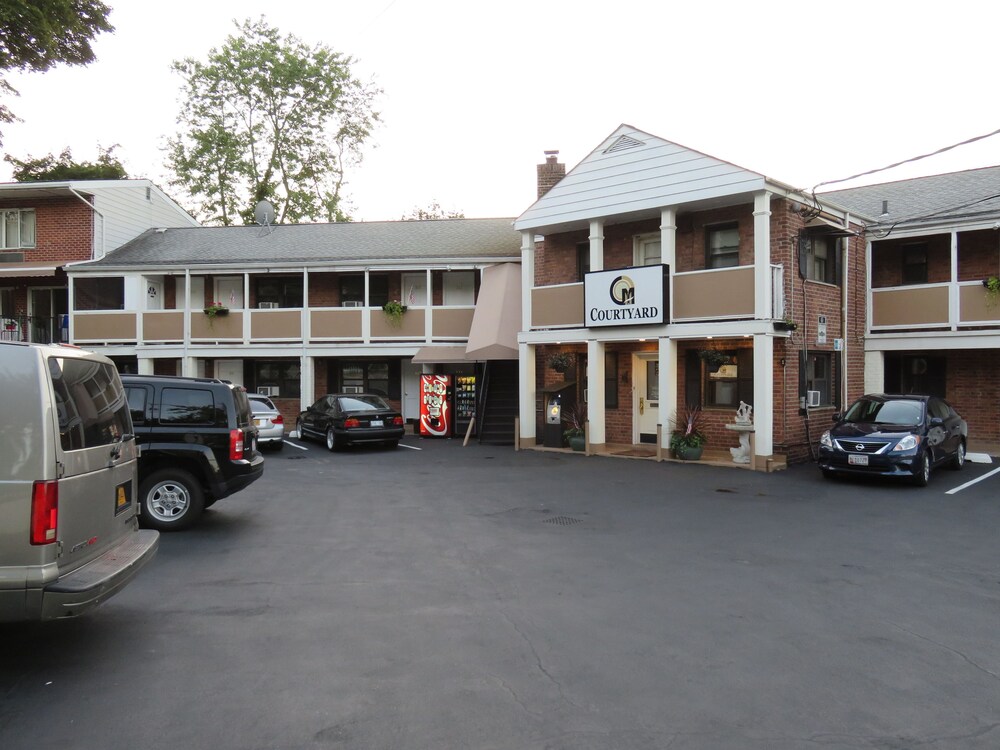 Central Motel Court Yard - photo 102