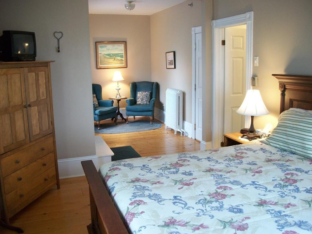 Louisbourg Harbour Inn in Sydney, Canada