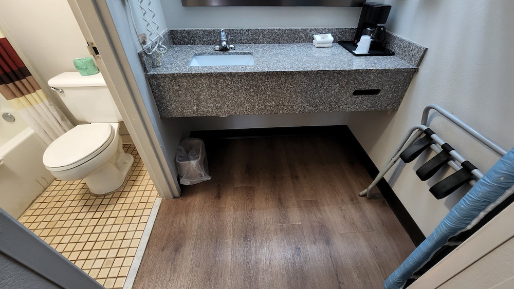 Red Roof Inn Perry - photo 18