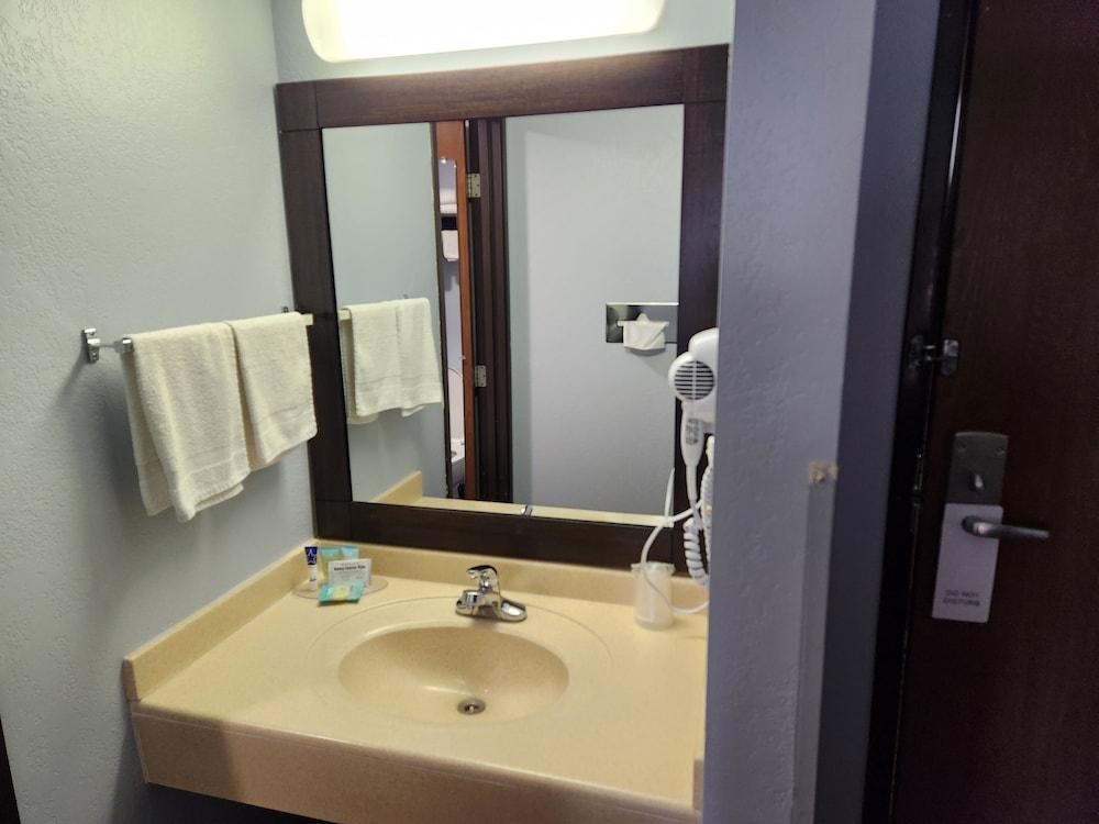Stillwater Inn & Suites - photo 15