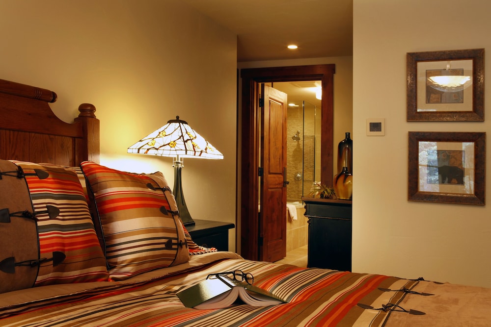 Headwaters Private Residences at Eagle Ranch Resort — Invermere — photo 2