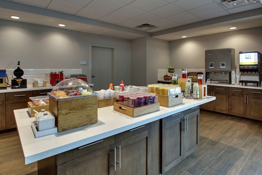 Hampton Inn & Suites Southport - photo 42