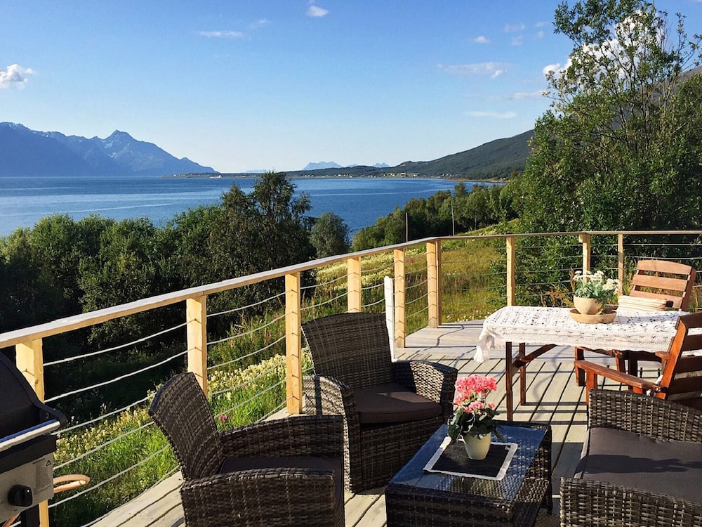 6 person holiday home in Olderdalen — 4-Star Luxury Hotel in Olderdalen, Norway
