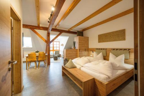 Urlaub am Regen Ferienhof Dirnberger — hotel in Nittenau