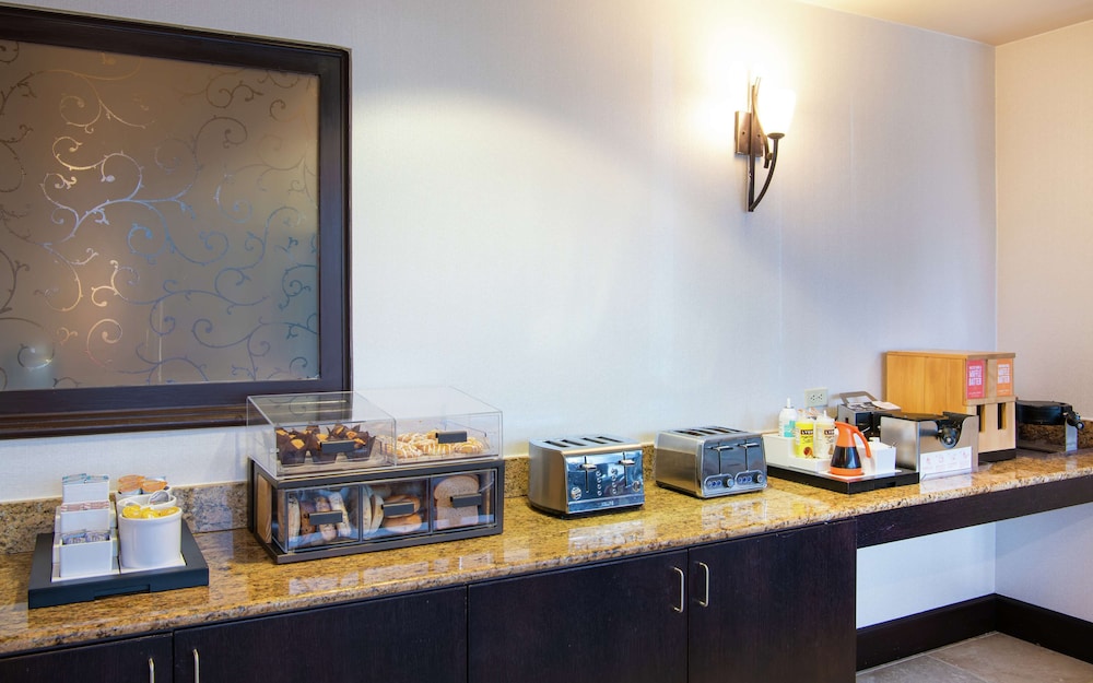 Hampton Inn Erie South - photo 38