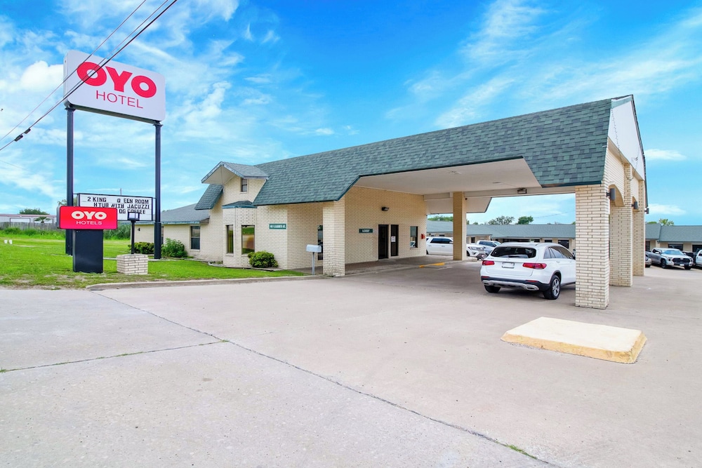 Oyo Hotel Three Rivers Tx Us 281 - featured photo