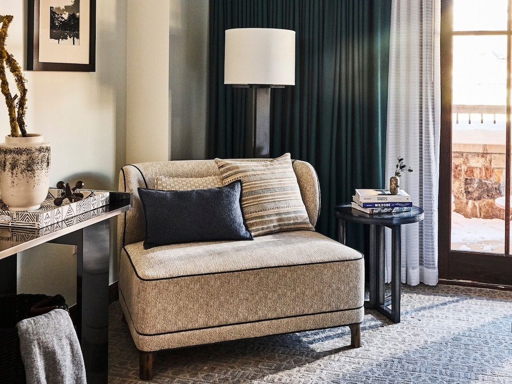 Madeline Hotel & Residences Auberge Collection - photo 45