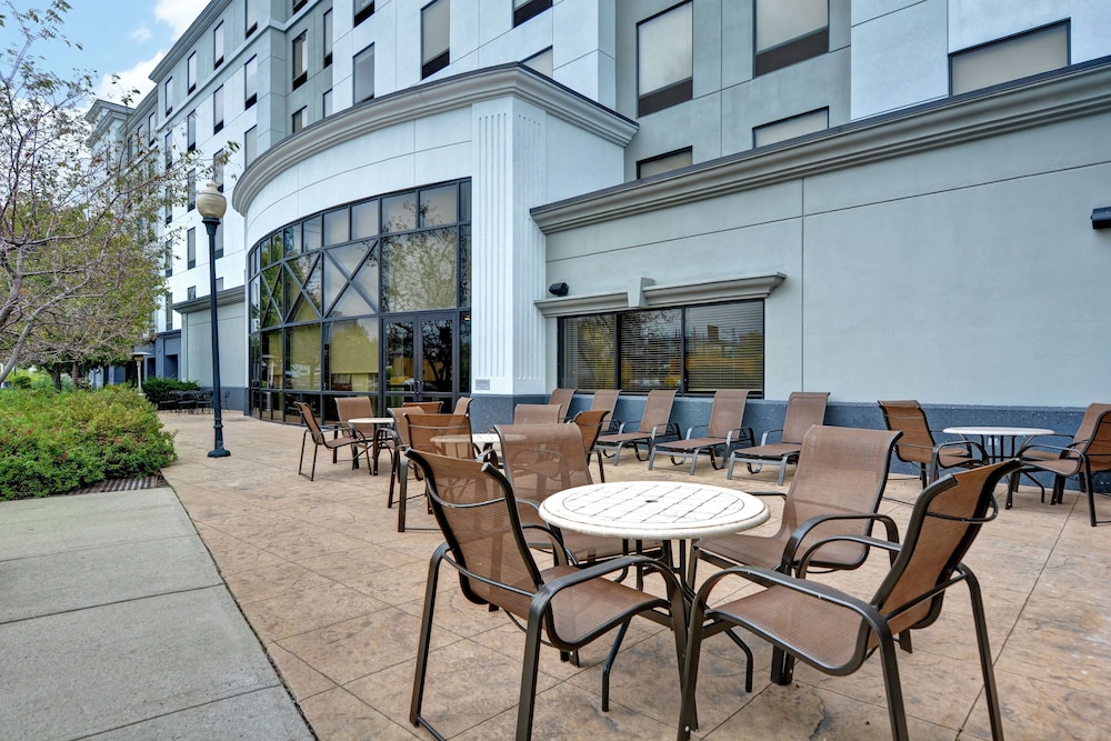 Hampton Inn & Suites Newark Harrison Riverwalk - photo 39