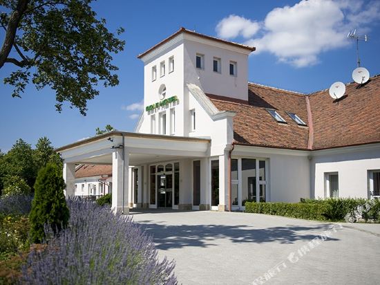 Old Lake Golf Hotel in Tata, Hungary
