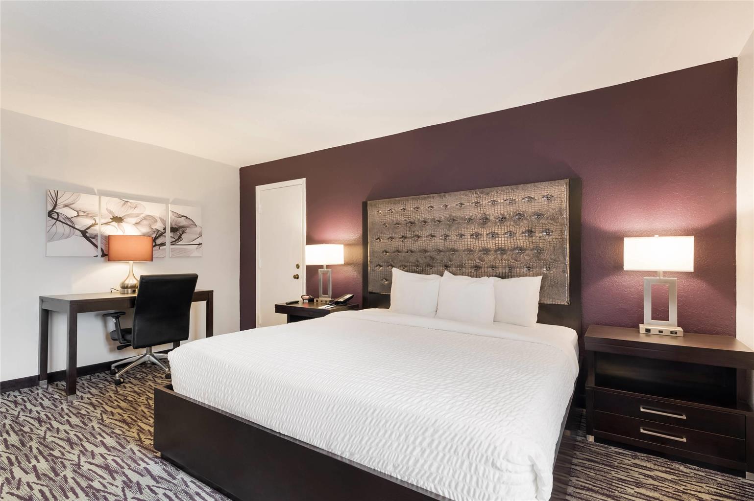 Clarion Inn & Suites Across From Universal Orlando Resort - photo 20