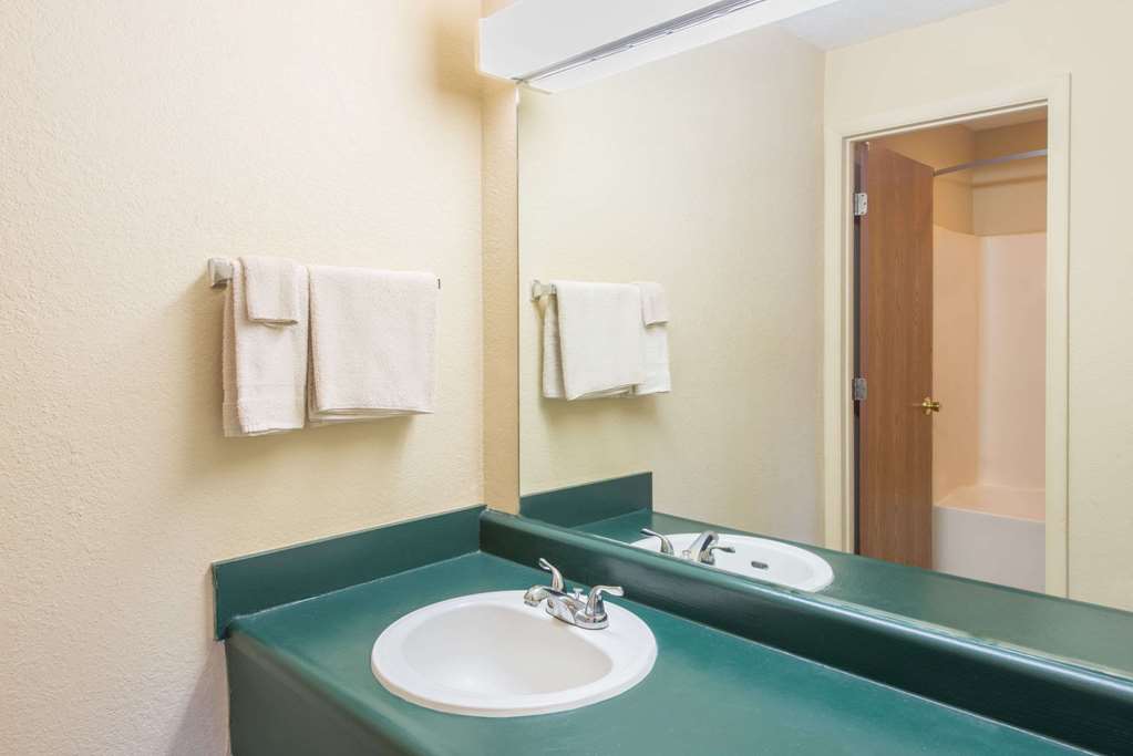 Super 8 by Wyndham Centerville Richmond - photo 12