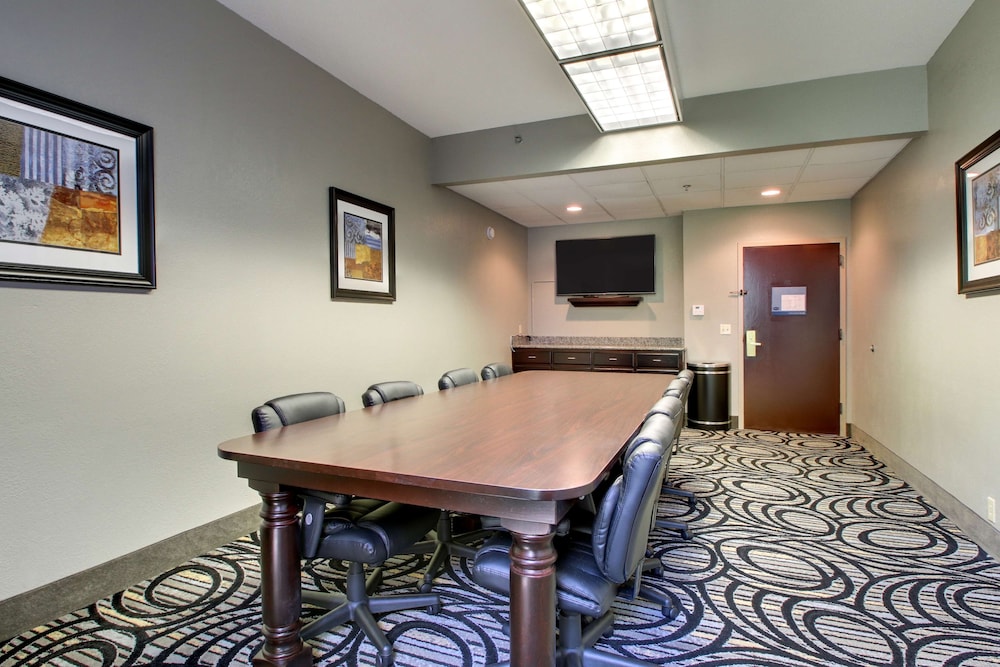 Hampton Inn Rolla - photo 38