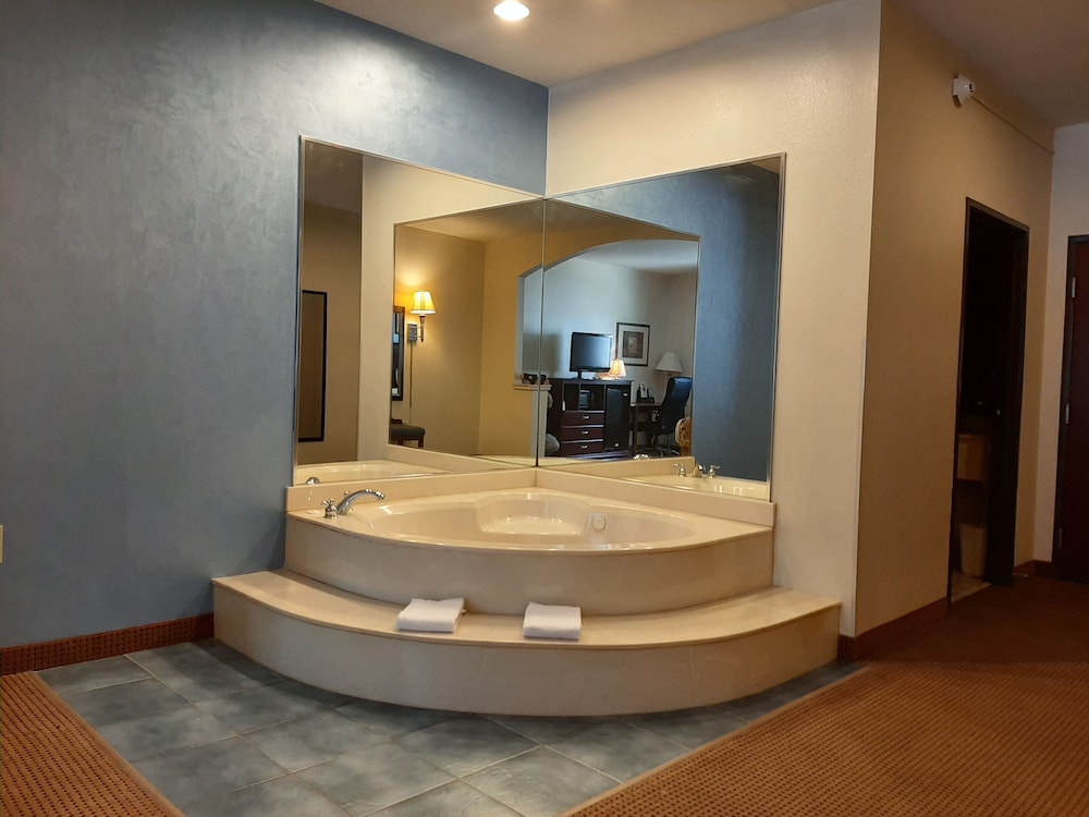The Regal Hotel - photo 22