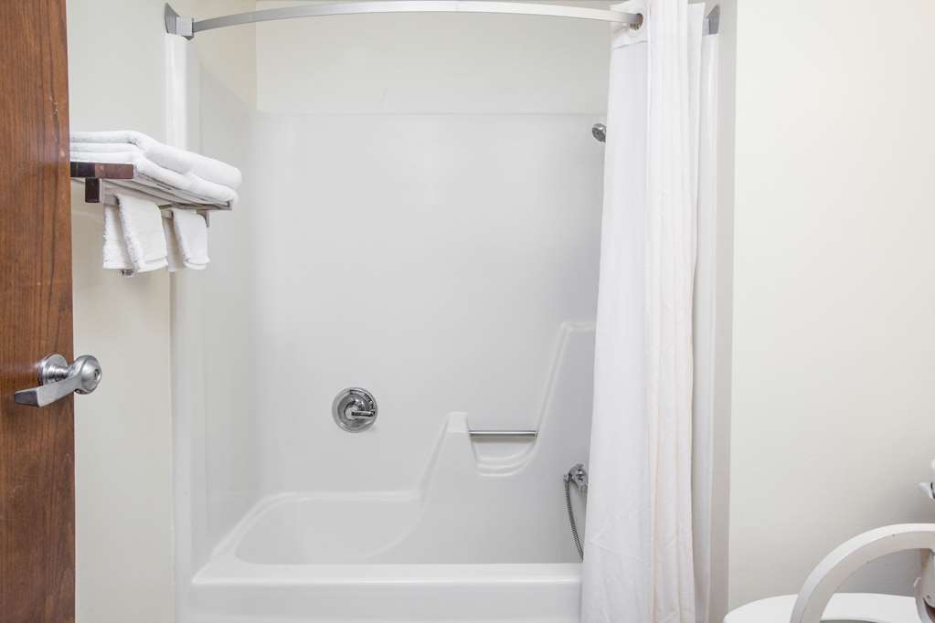 Super 8 by Wyndham Clear Lake - photo 11