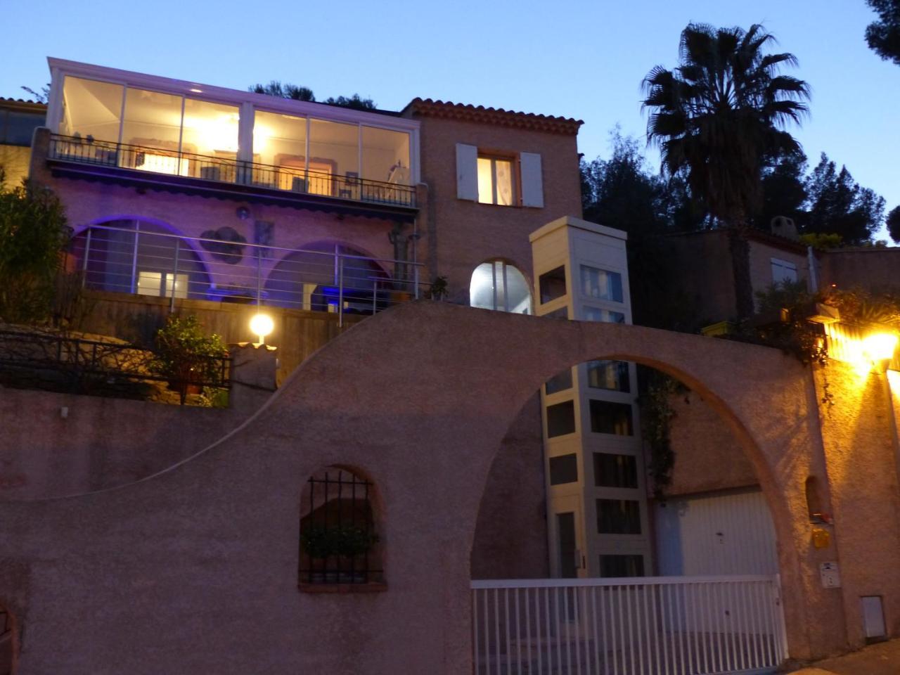 Logement Zen Sur la Colline Aux Mimosas in Hyeres, France