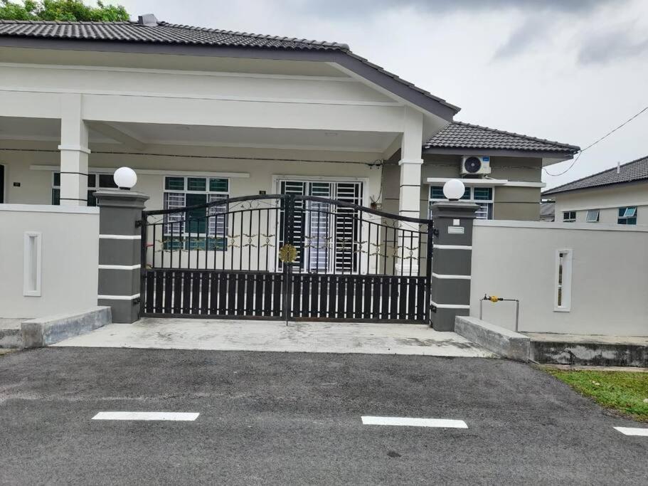 Sri Keroma Bajandoh Muar Homestay — 4-Star Luxury Hotel in Muar, Malaysia