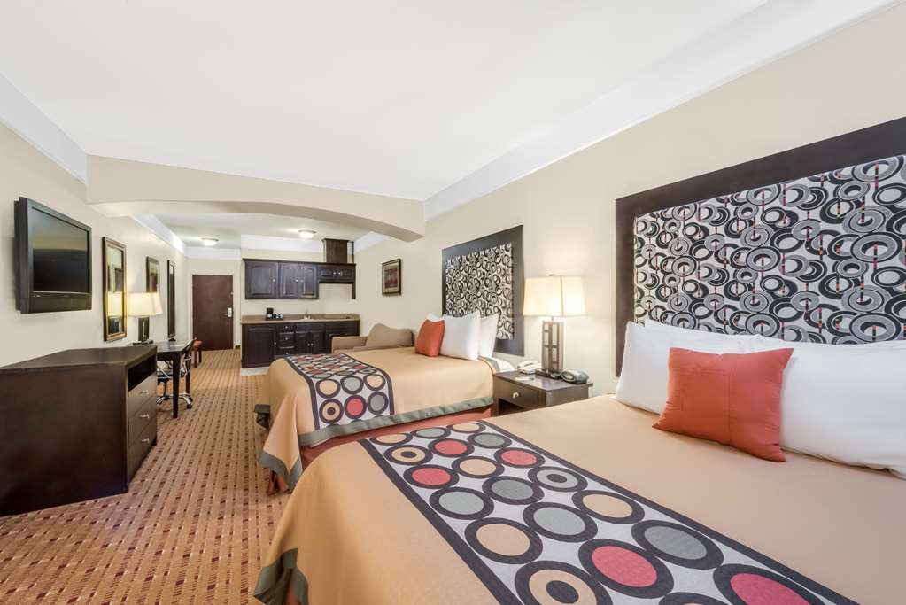 Super 8 by Wyndham Hidalgo McAllen Area - photo 7