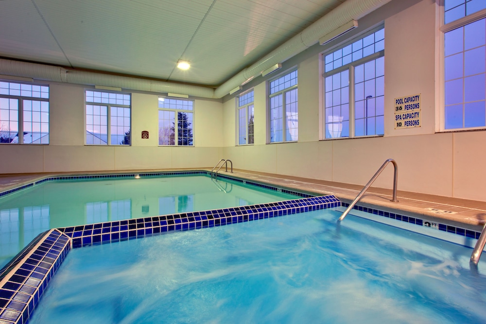 Holiday Inn Express Hotel & Suites Cadillac by IHG - photo 17