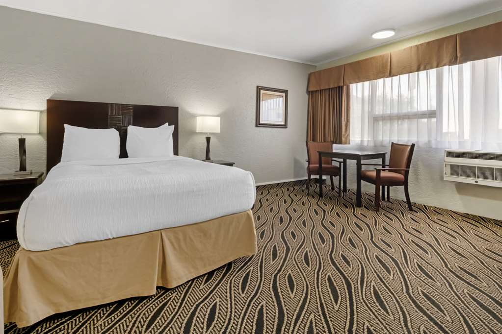 Best Western Red Carpet Inn - photo 9