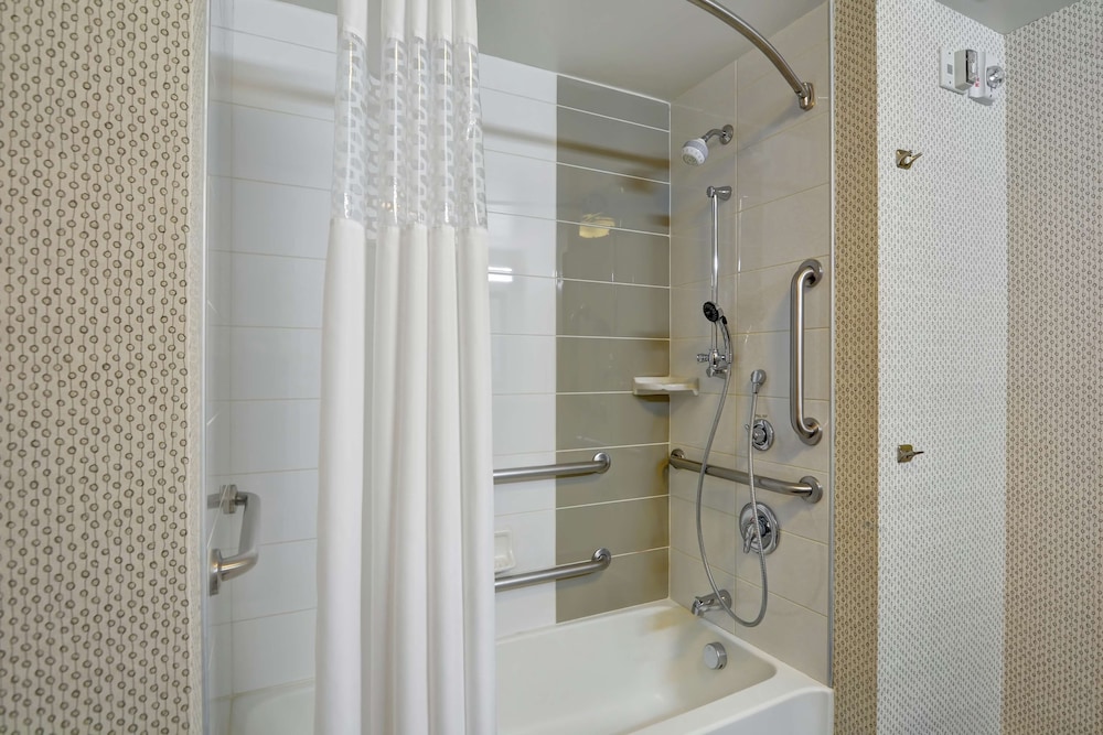 Hampton Inn & Suites Raleigh Crabtree Valley - photo 38