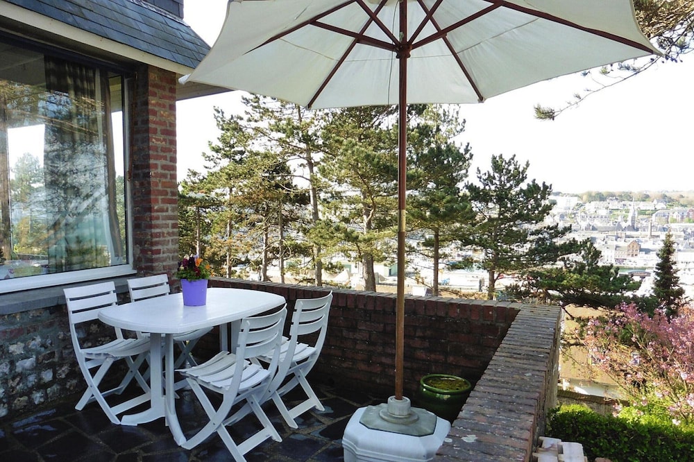 Duplex in Fecamp with Harbor Views — 4-Star Luxury Hotel in Fecamp, France