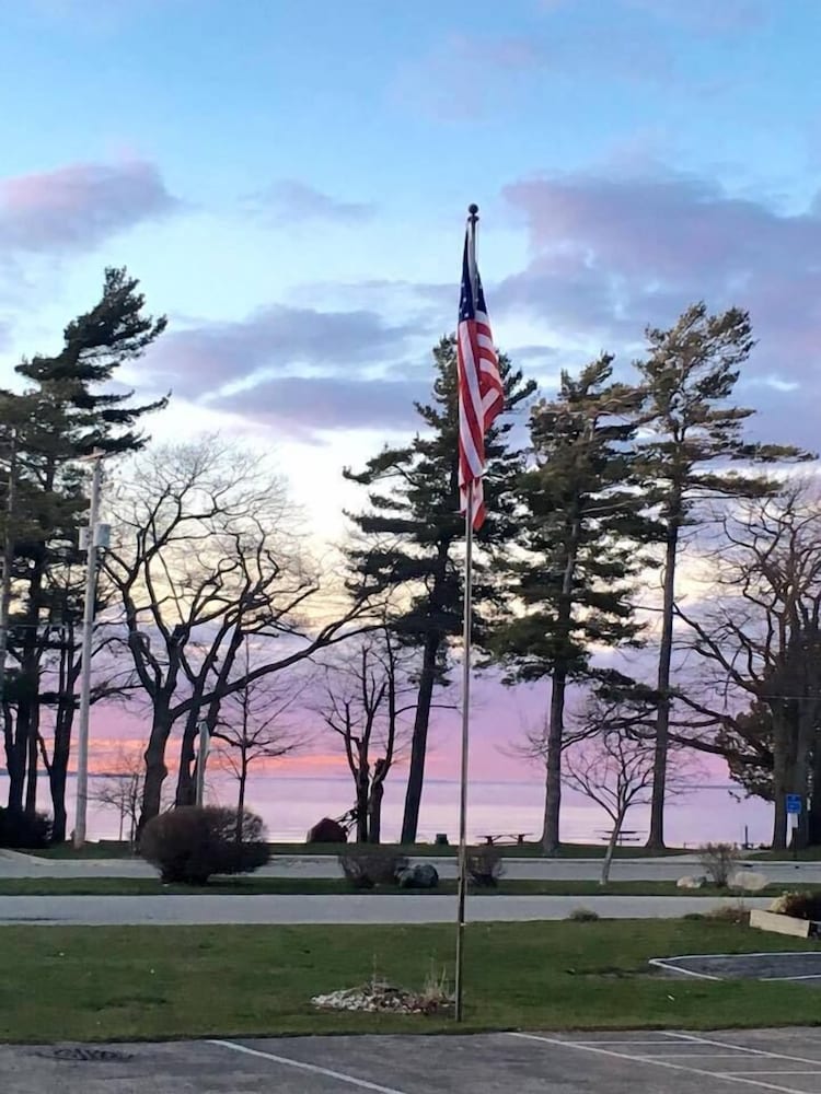 Super 8 by Wyndham Bridgeview of Mackinaw City - photo 37