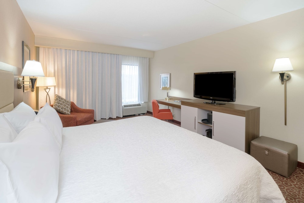 Hampton Inn Frostburg - photo 10