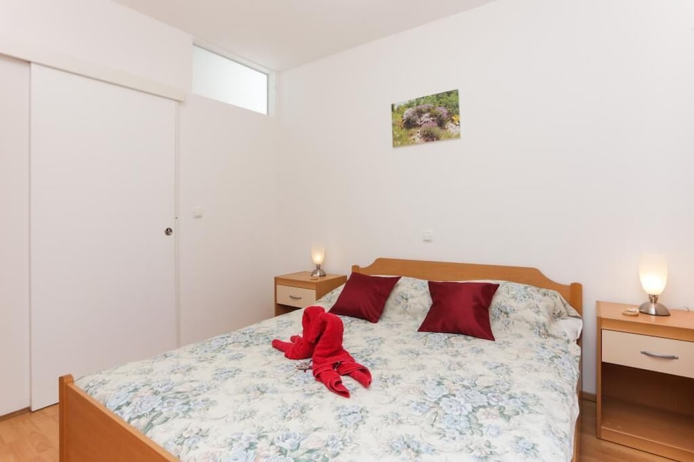 Apartments Ira