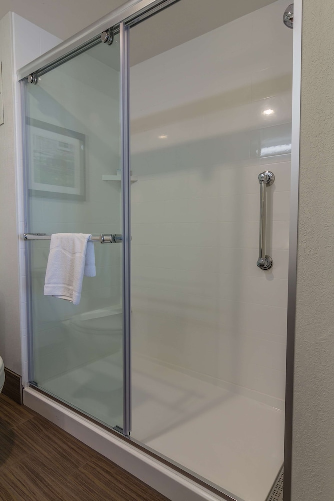 Hampton Inn Winchester University Mall Area - photo 14