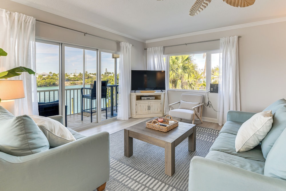 Waterfront Nokomis Condo Less Than Half Mile to Beach — 4-Star Luxury Hotel in Nokomis, United States