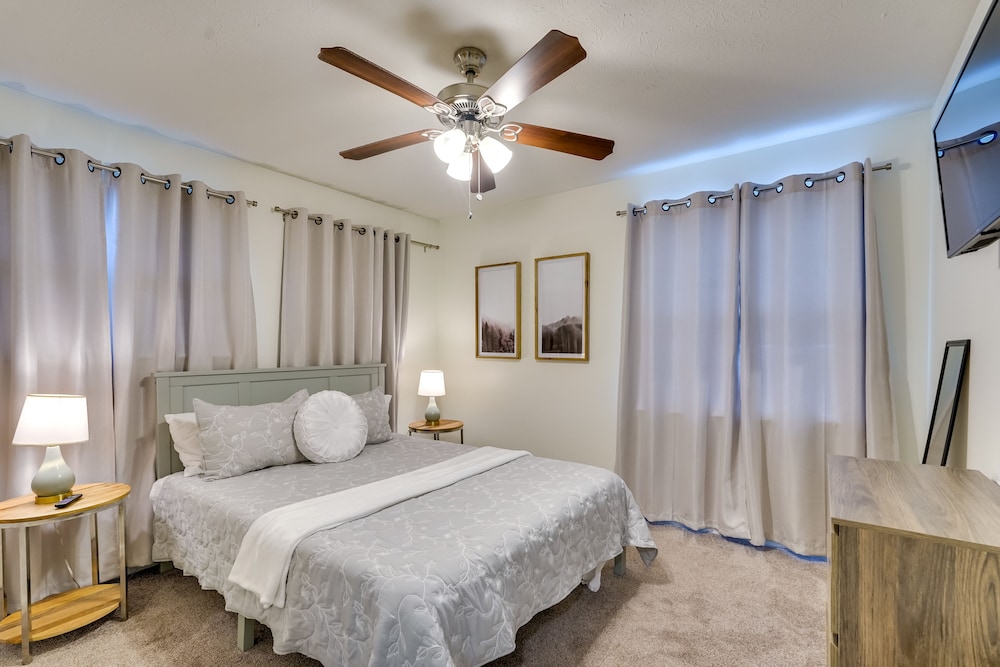 Bright Lynn Haven Home w Screened Porch & Yard - photo 3