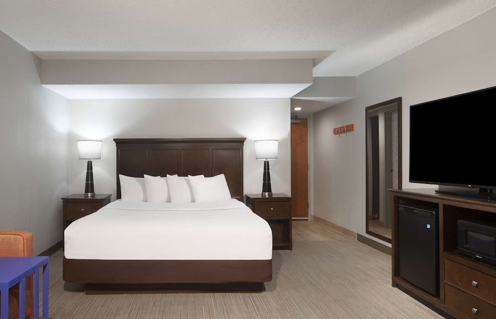 Hampton Inn Evansville - photo 6