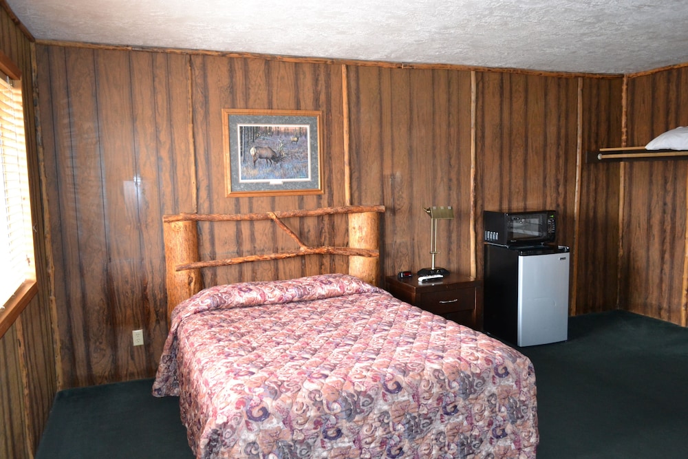 The Village Inn Motel and Restaurant - photo 10