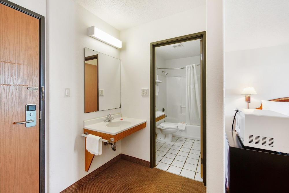 Oyo Hotel Portage I 94 - photo 39