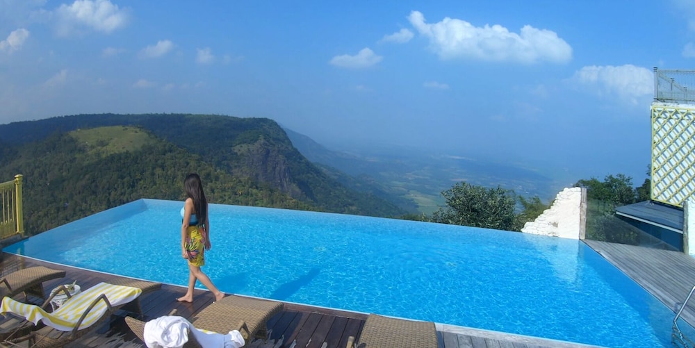 Hills & Hues - carbon neutral hotel in Teni