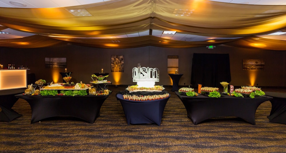 Holiday Inn Downtown Mercy Area by IHG - photo 26