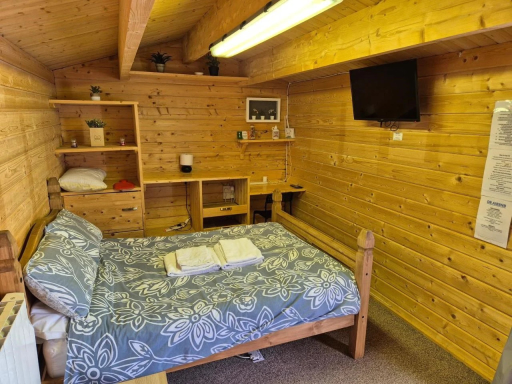 17b DB Airbnb in Loch Garman, Republic of Ireland