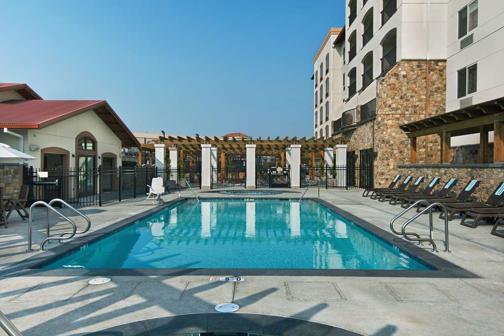 Oxford Suites Sonoma County - photo 15