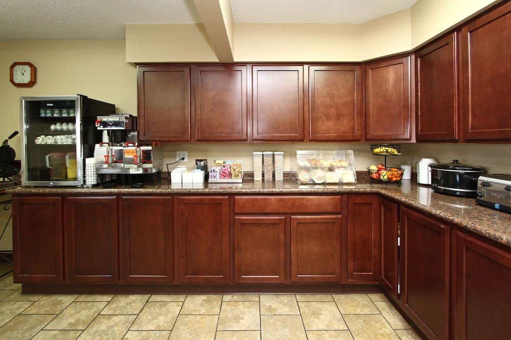 New Victorian Inn and Suites - photo 31