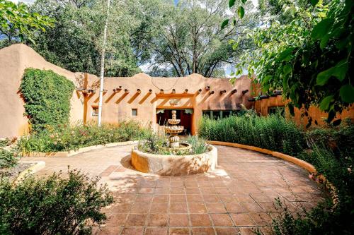 Casa Rosa — 4-Star Luxury Hotel in Taos, United States