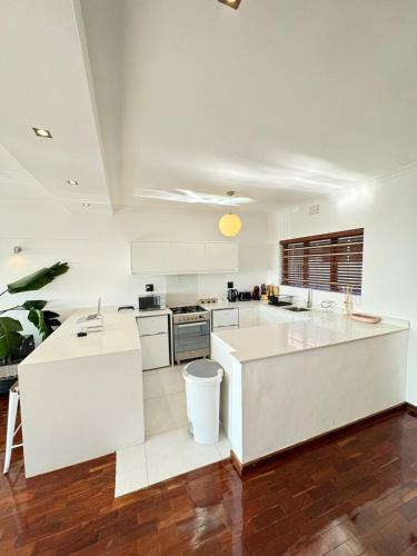 Sea views and Central in quiet block