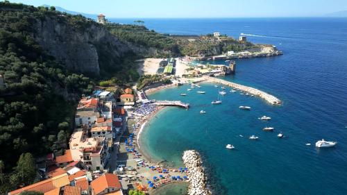 Casa al mare Luigio' Sorrento — 4-Star Luxury Hotel in Massa Lubrense, Italy