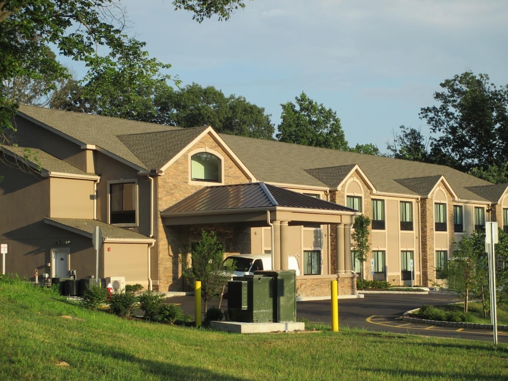 Red Carpet Inn And Suites Monmouth Jtc - photo 42