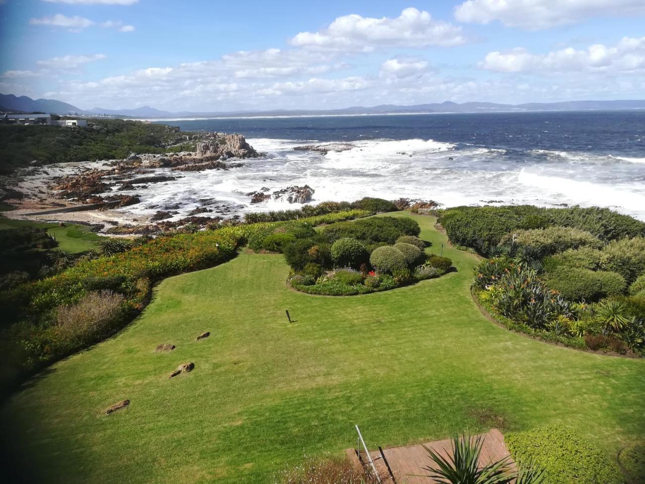 Bayview 303 — 4-Star Luxury Hotel in Hermanus, South Africa