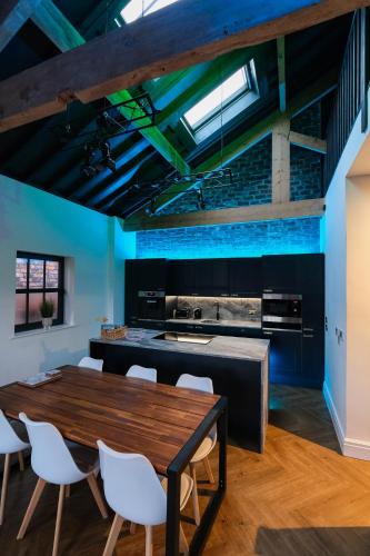 The Eden Warehouse Green Apartment sleeps 5 — 4-Star Luxury Hotel in Southport, United Kingdom