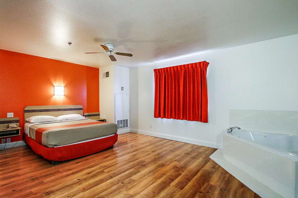 Motel 6 Nephi UT - photo 19