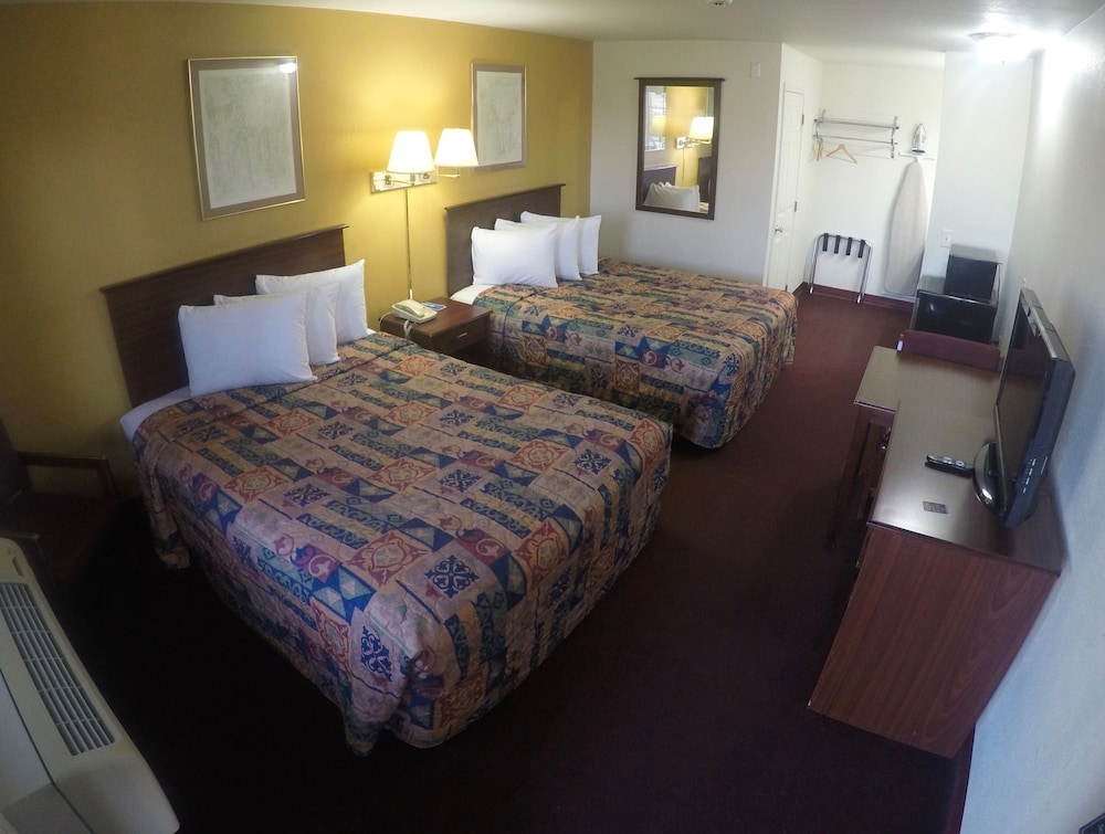 Rodeway Inn Goddard - photo 4